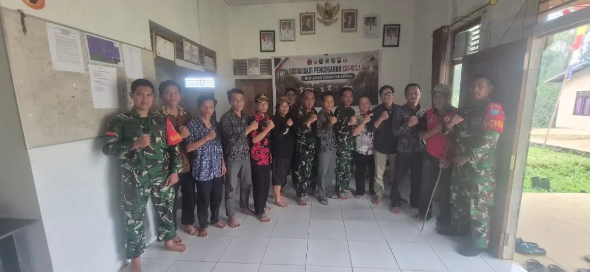 Cegah Karhutla Meluas, Tim Mabes TNI Edukasi Masyarakat Desa Bentiang