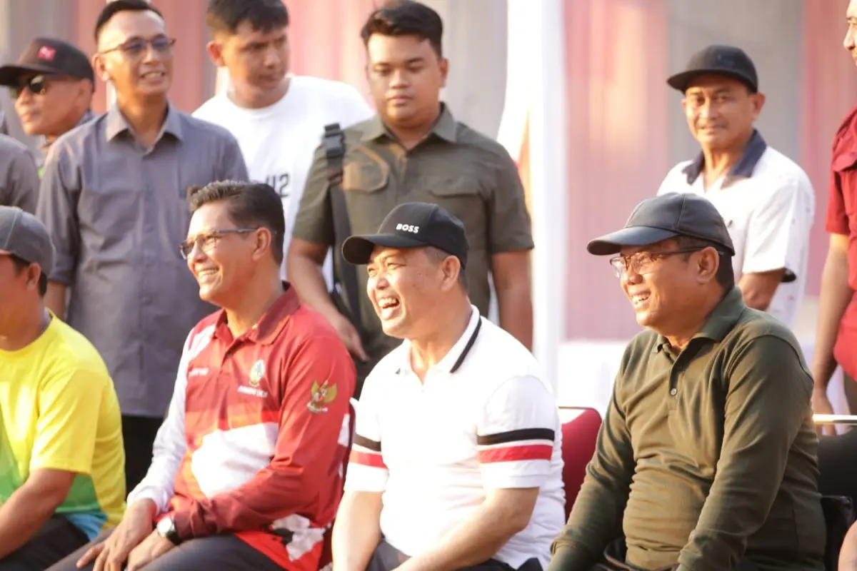GMD Teluk Batang Semarak, Gubernur Ria Norsan Hadir dan Meriahkan Perlombaan Rakyat