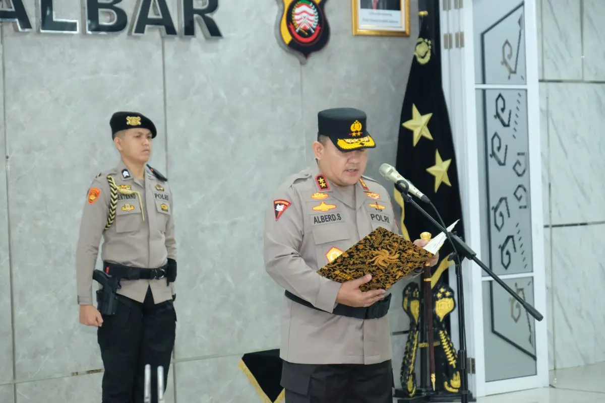 Kapolda Kalbar Pimpin Sertijab Pejabat Utama dan beberapa Kapolres jajaran Polda Kalbar