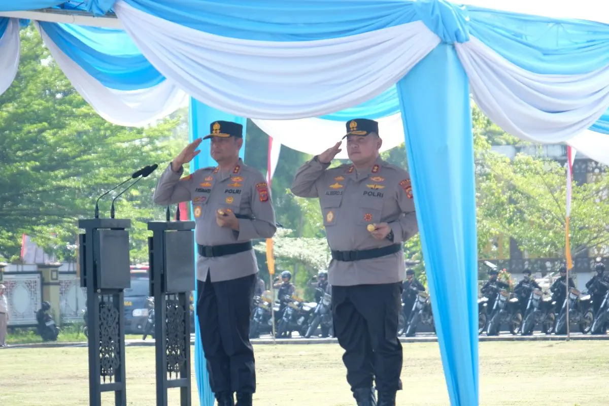 Pergantian Kepemimpinan, Polda Kalbar Gelar Tradisi Penyambutan Untuk Irjen Pol. Alberd Teddy Benhard Sianipar
