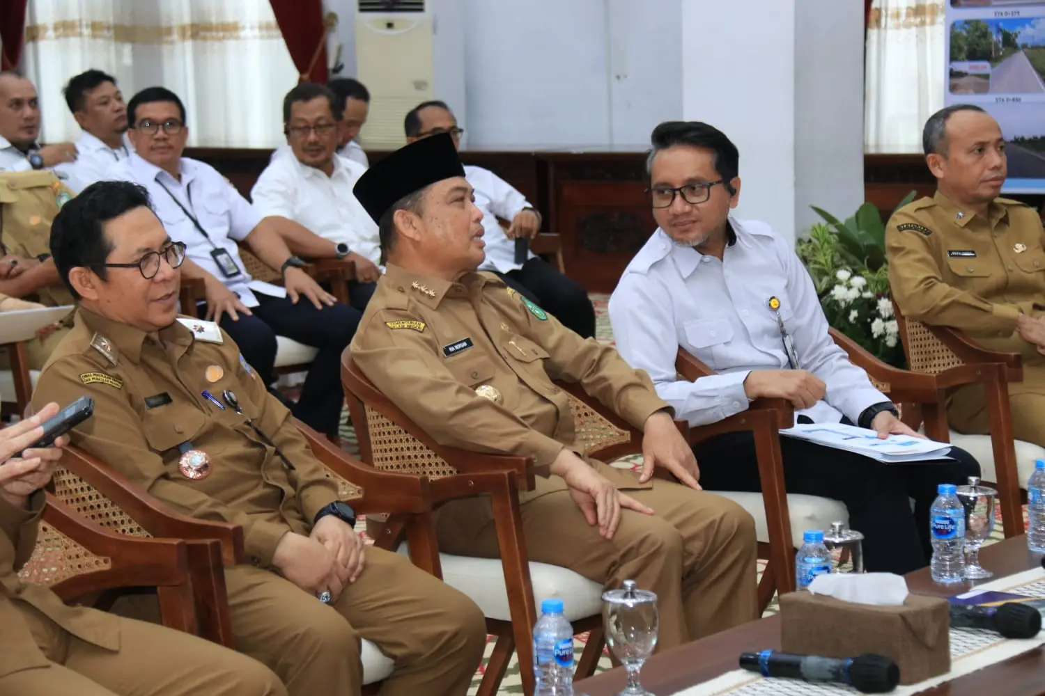 Gubernur Ria Norsan Apresiasi Inpres Jalan Daerah, Targetkan Jalan Mantap Capai 80 Persen Tahun 2030