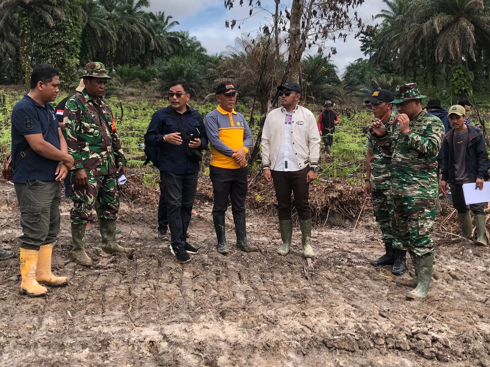 Kadistan Pemda Landak dan Dandim 1210/Landak Meninjau Lokasi Program Cetak Sawah Berjalan Sesuai Rencana