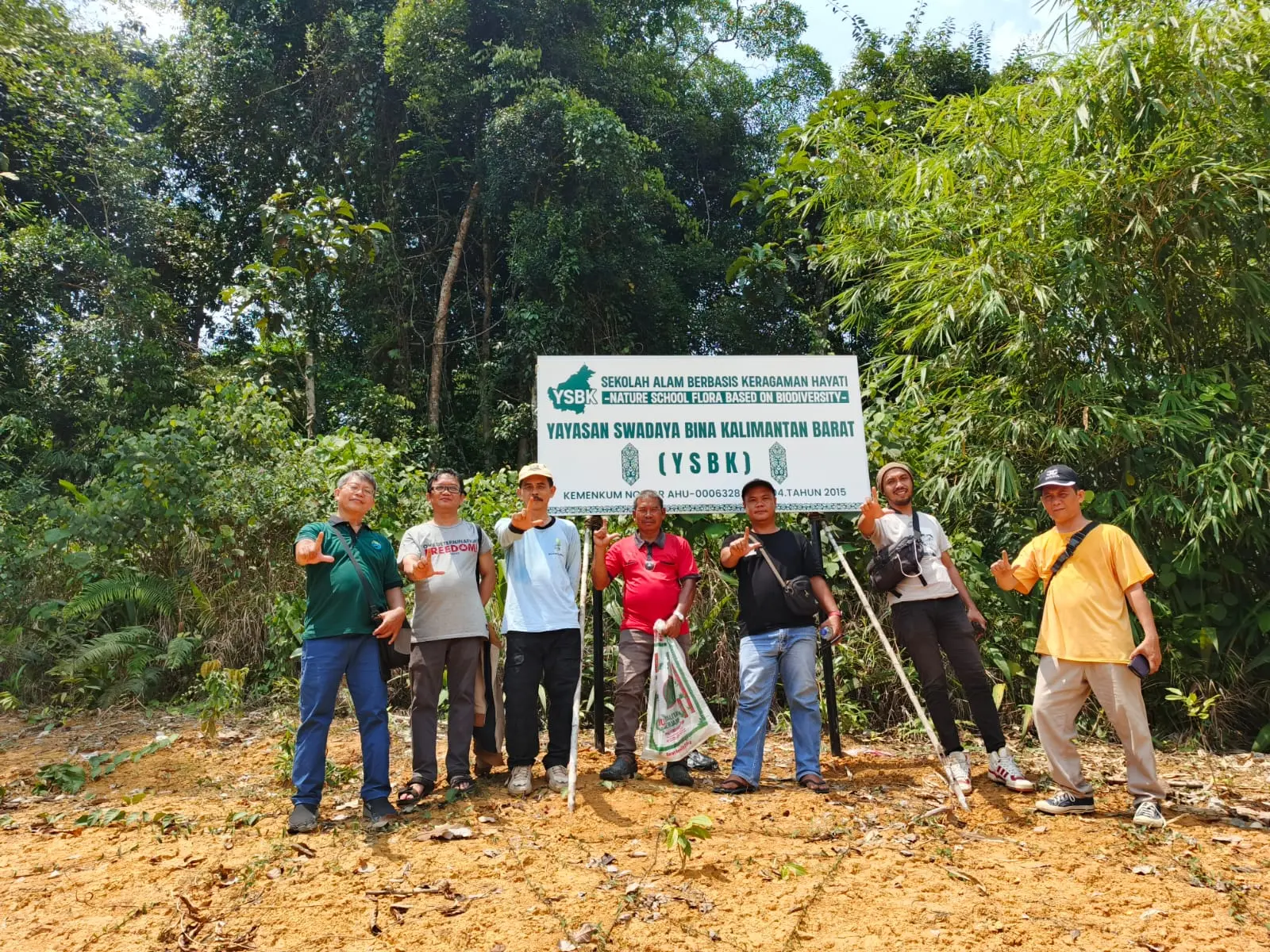 Ikatan Wartawan dan KPH Landak Siapkan Lokasi Tanam Pohon untuk Pengayaan Ekosistem di lokasi Sekolah Alam