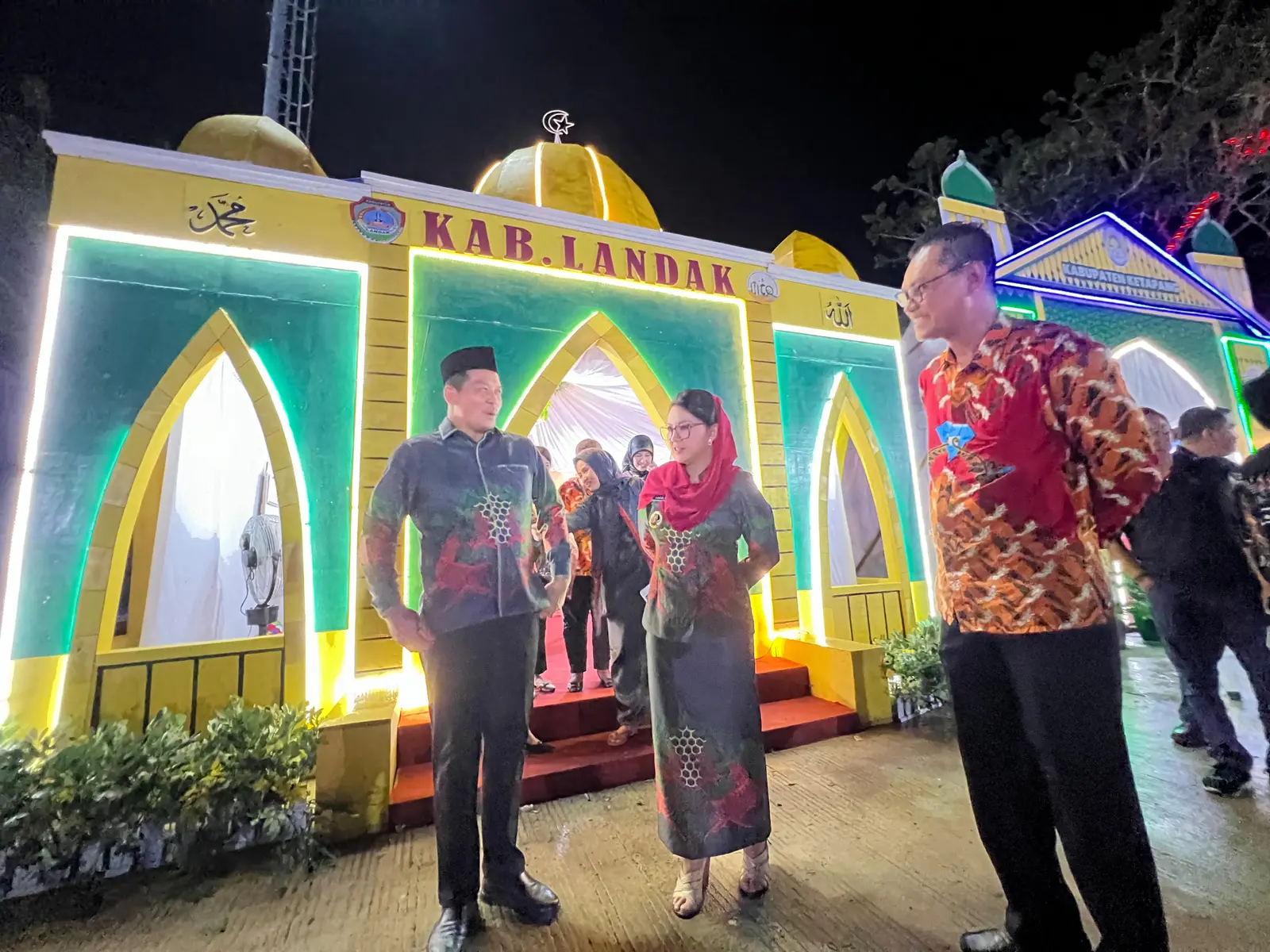 MTQ Ke- 33 Kalbar, Bupati Landak Kunjungi Stand Landak