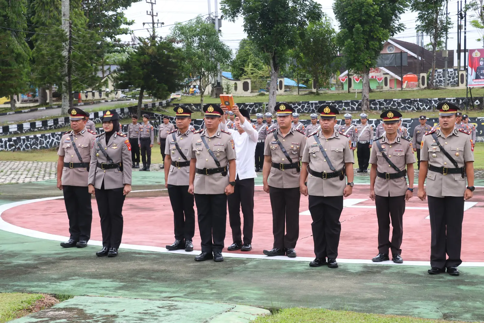 Polres Landak Gelar Sertijab Kasat Lantas Dan Kapolsek Jajaran, Kapolres Tekankan Profesionalisme dan Integritas