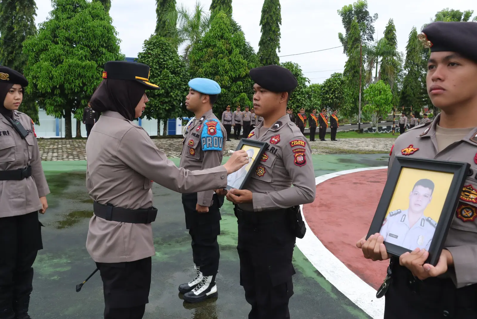 Dua Personel Polres Landak Diberhentikan Tidak Hormat,Kapolres AKBP Devi: Bentuk Komitmen Tegakkan Disiplin dan Etika Polri
