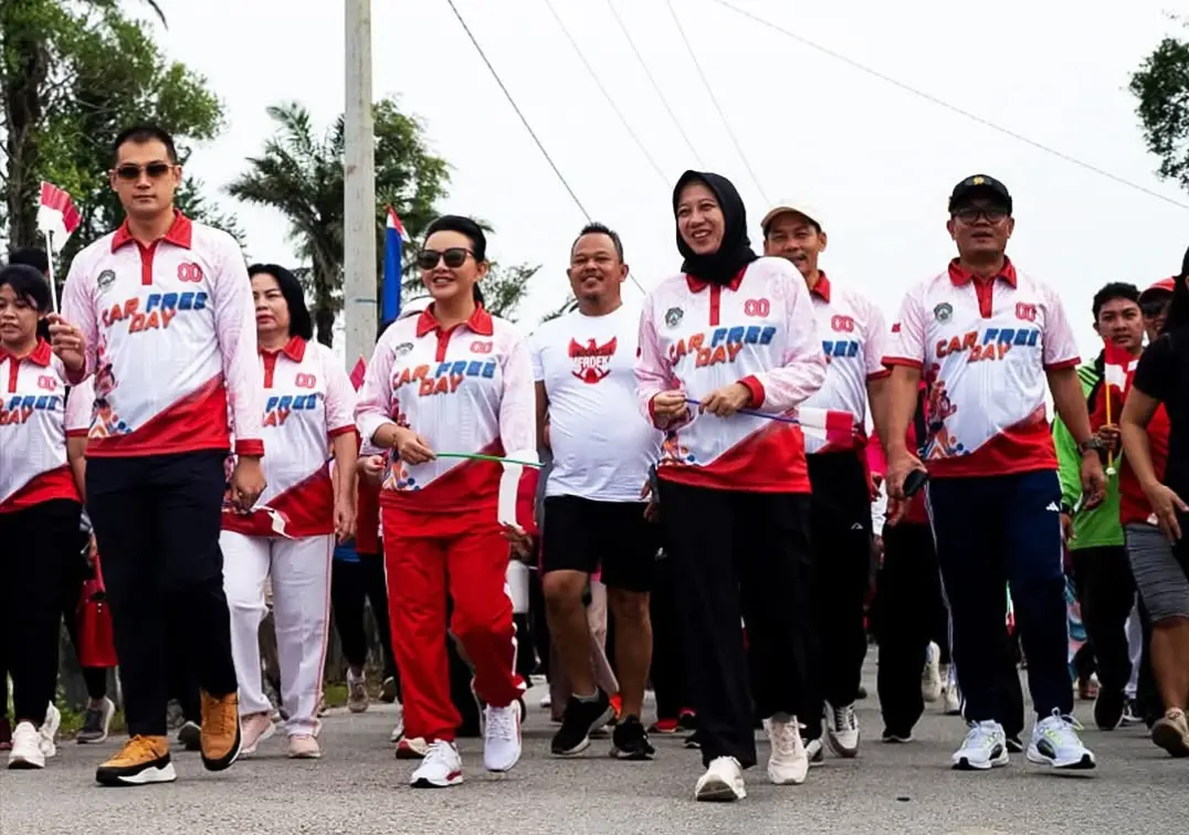 Car Free Day Perdana Digelar di Landak, Bupati Karolin Lepas Jalan Santai