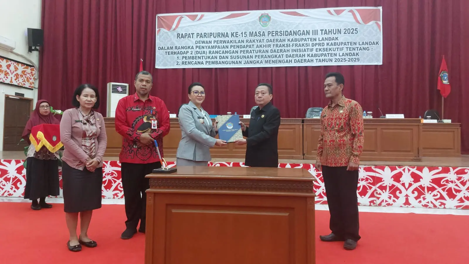 Bupati Landak Karolin Apresiasi DPRD Landak Atas Pengesahan Dua Perda Strategis untuk Perkuat Tata Kelola dan Arah Pembangunan