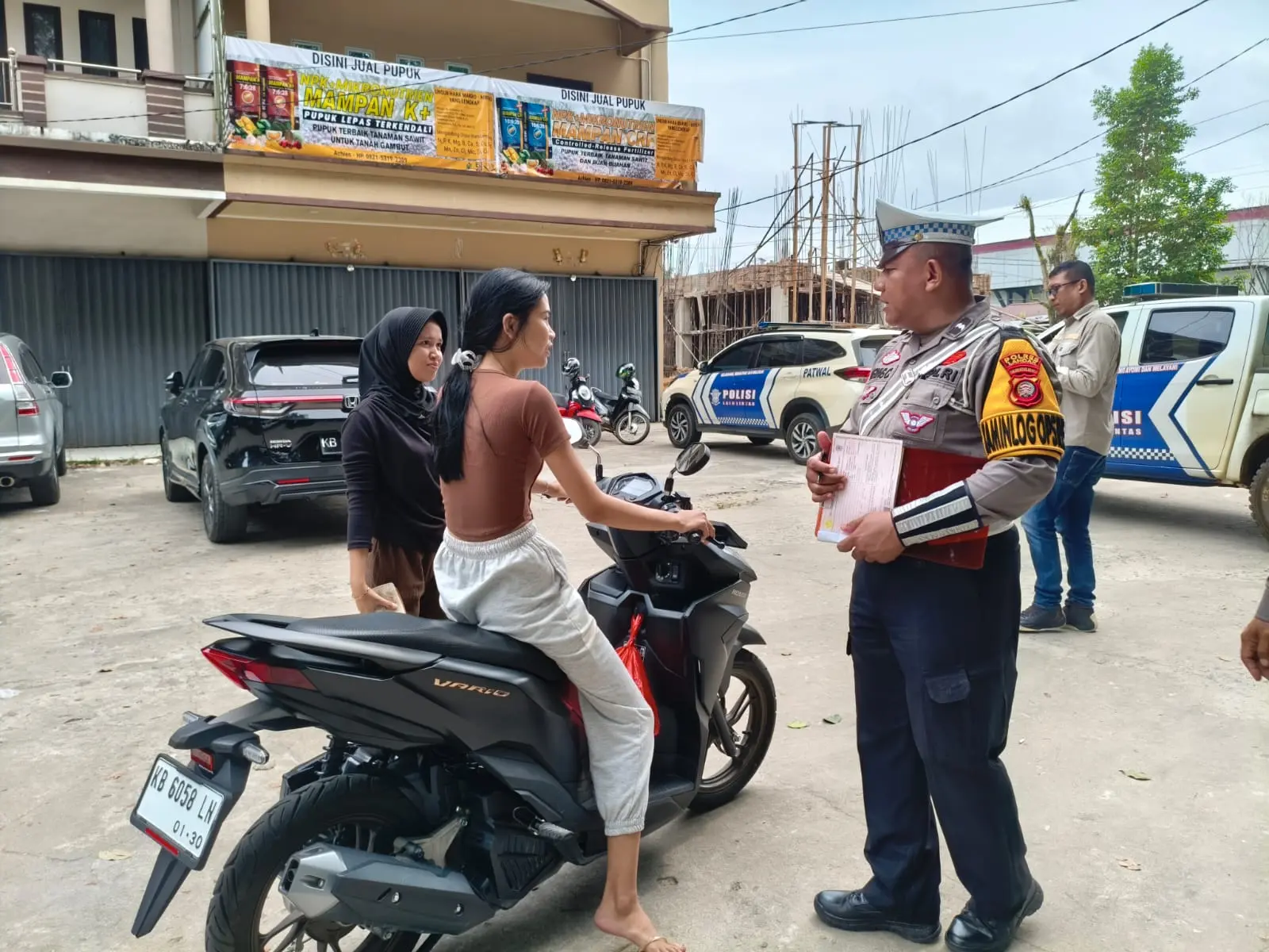 Operasi Patuh Kapuas Polres Landak di Jalan Raya Pemuda Ngabang Masih Banyak Temui Pelanggar Lalin
