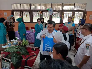 Wabup Erani: Makan Ikan Itu Keren, Sehat, dan Bikin Anak Cerdas!