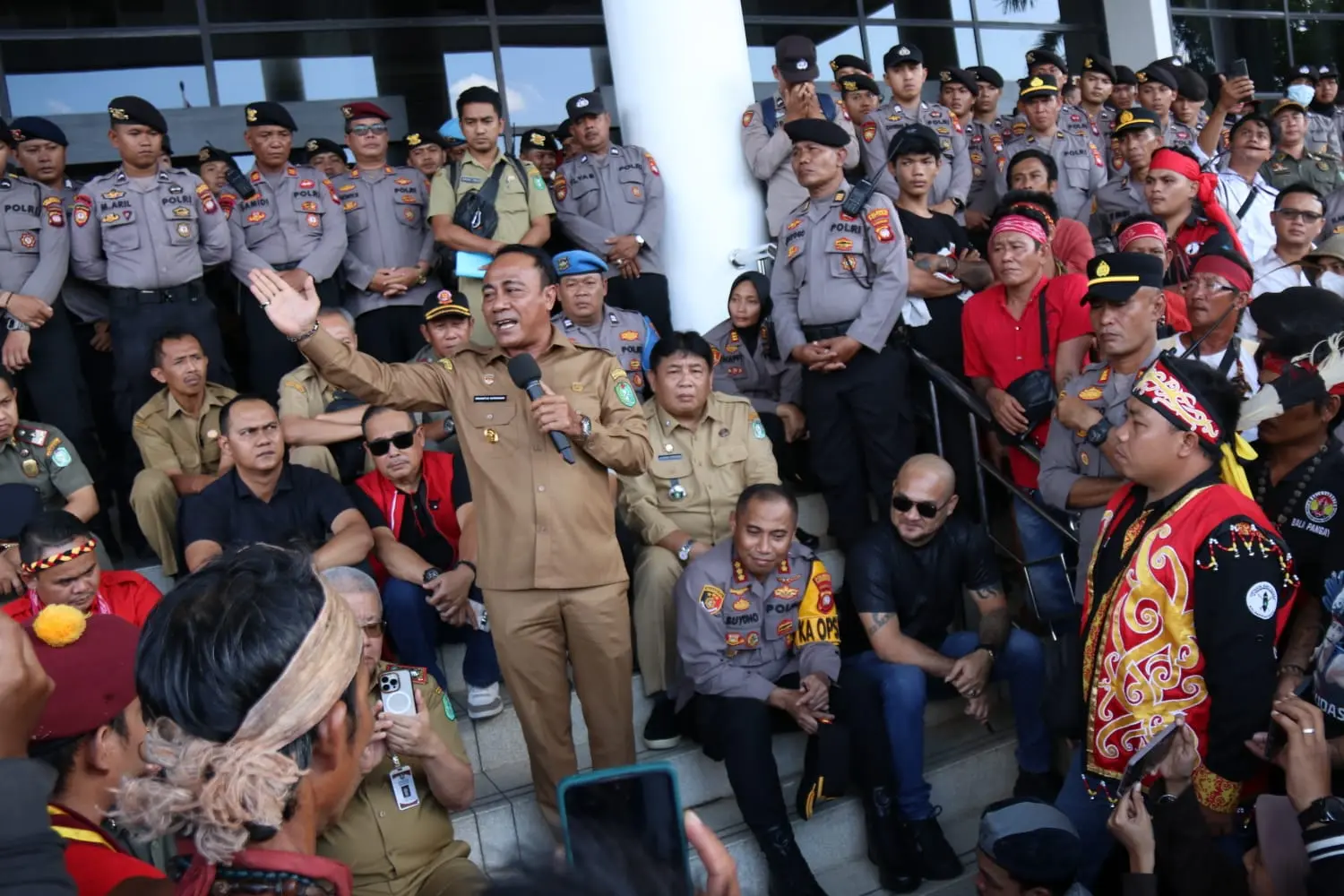 DI HADAPAN ALIANSI MASYARAKAT, WAGUB KRISANTUS TEGAS TOLAK PROGRAM TRANSMIGRASI