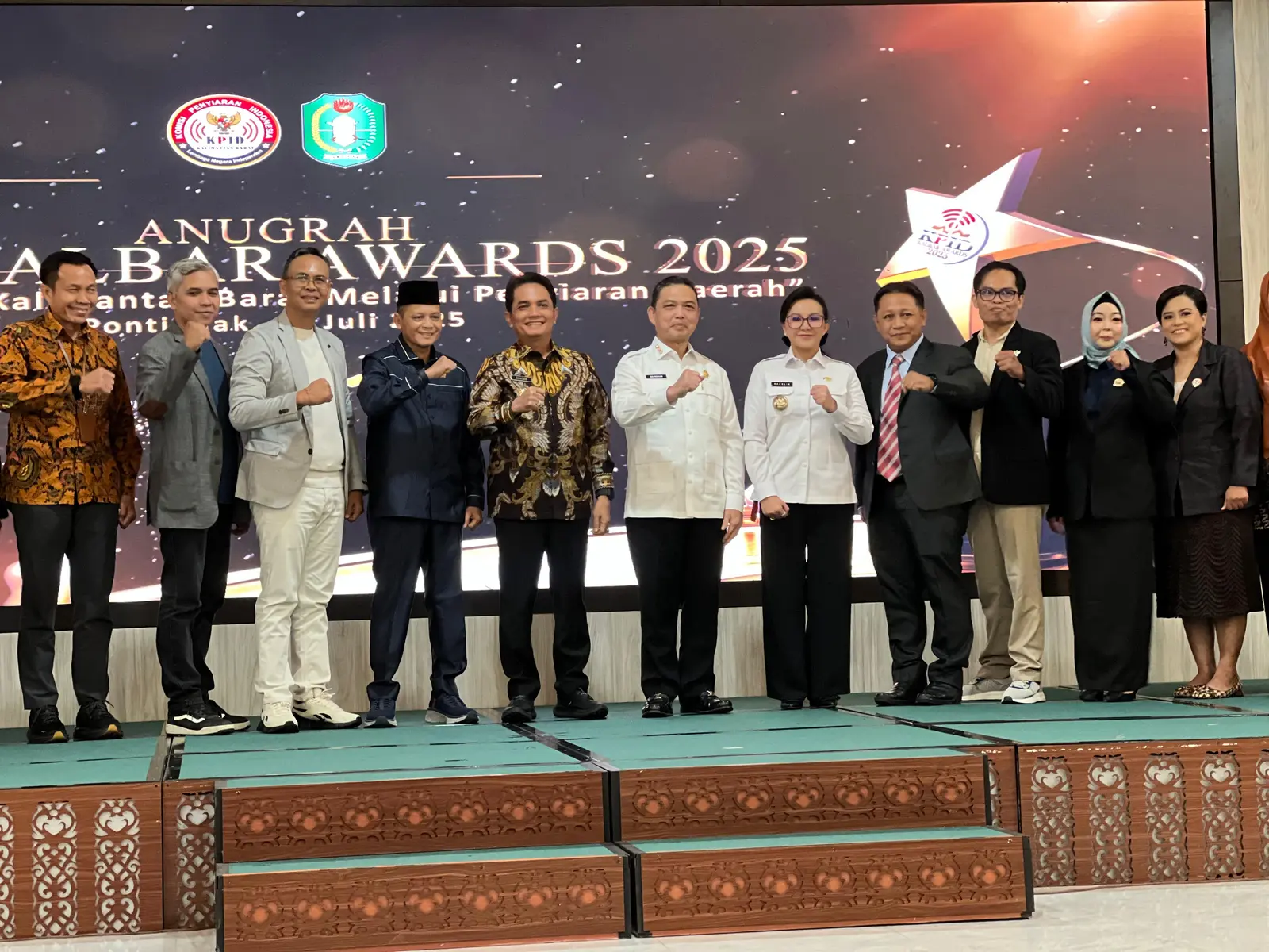 Bupati Karolin Apresiasi Radio Pemda Landak Raih 4 Penghargaan di KPID Award