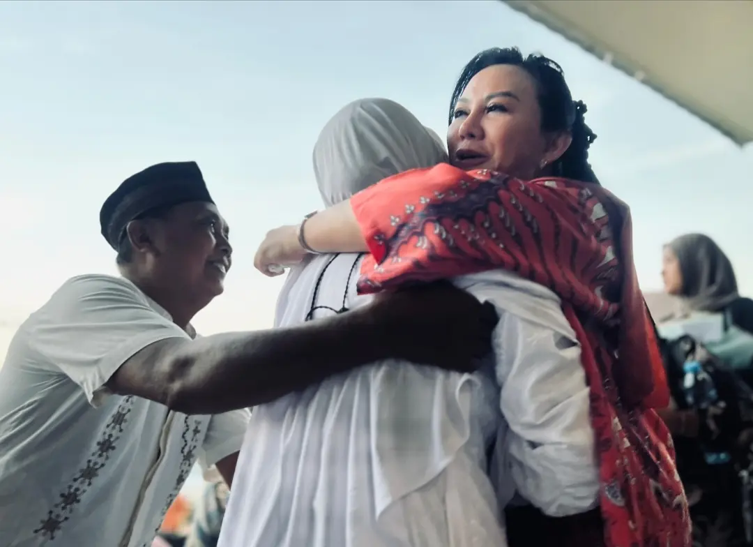 Bupati Karolin Sambut Jemaah Haji Yang Pulang dari Tanah Suci Dengan Haru dan Penuh Syukur