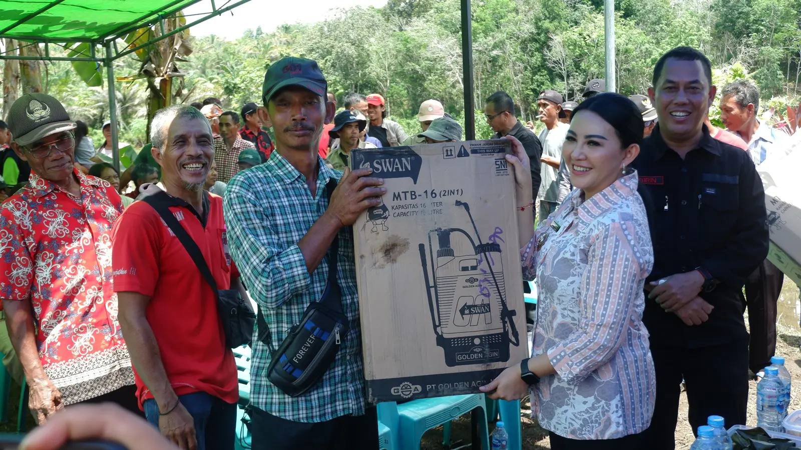 Bupati Landak Karolin Ingatkan Agar Bantuan Pertanian Tidak Dijual
