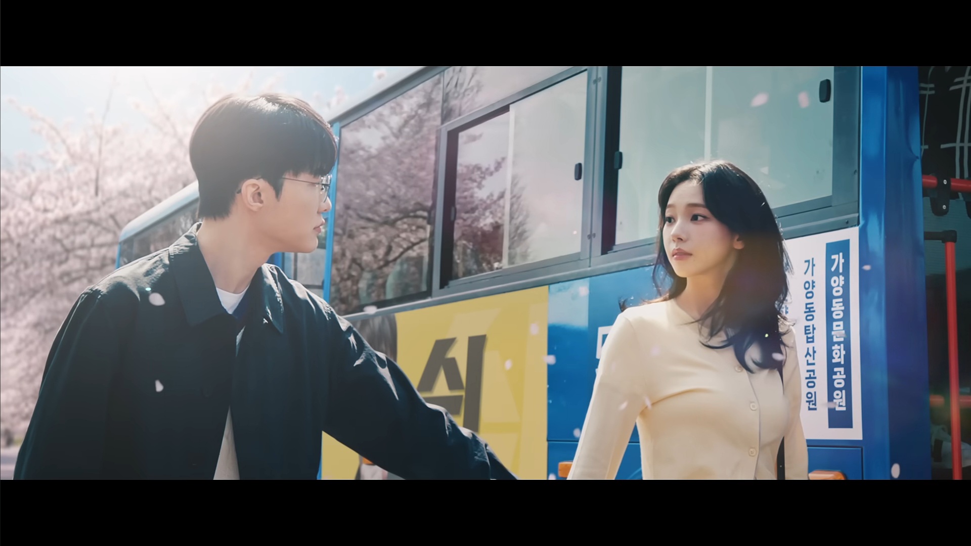 Faker dan Karina aespa Tampil Bak Tokoh Utama Film Romantis Anak Muda, Dunia Maya Langsung Heboh!